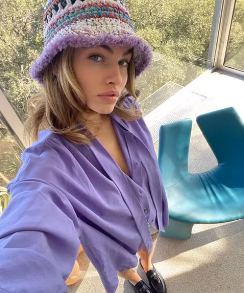 Blondeau được hai lần vinh danh là “cô gái đẹp nhất thế giới“, vào năm 2007 và 2018.