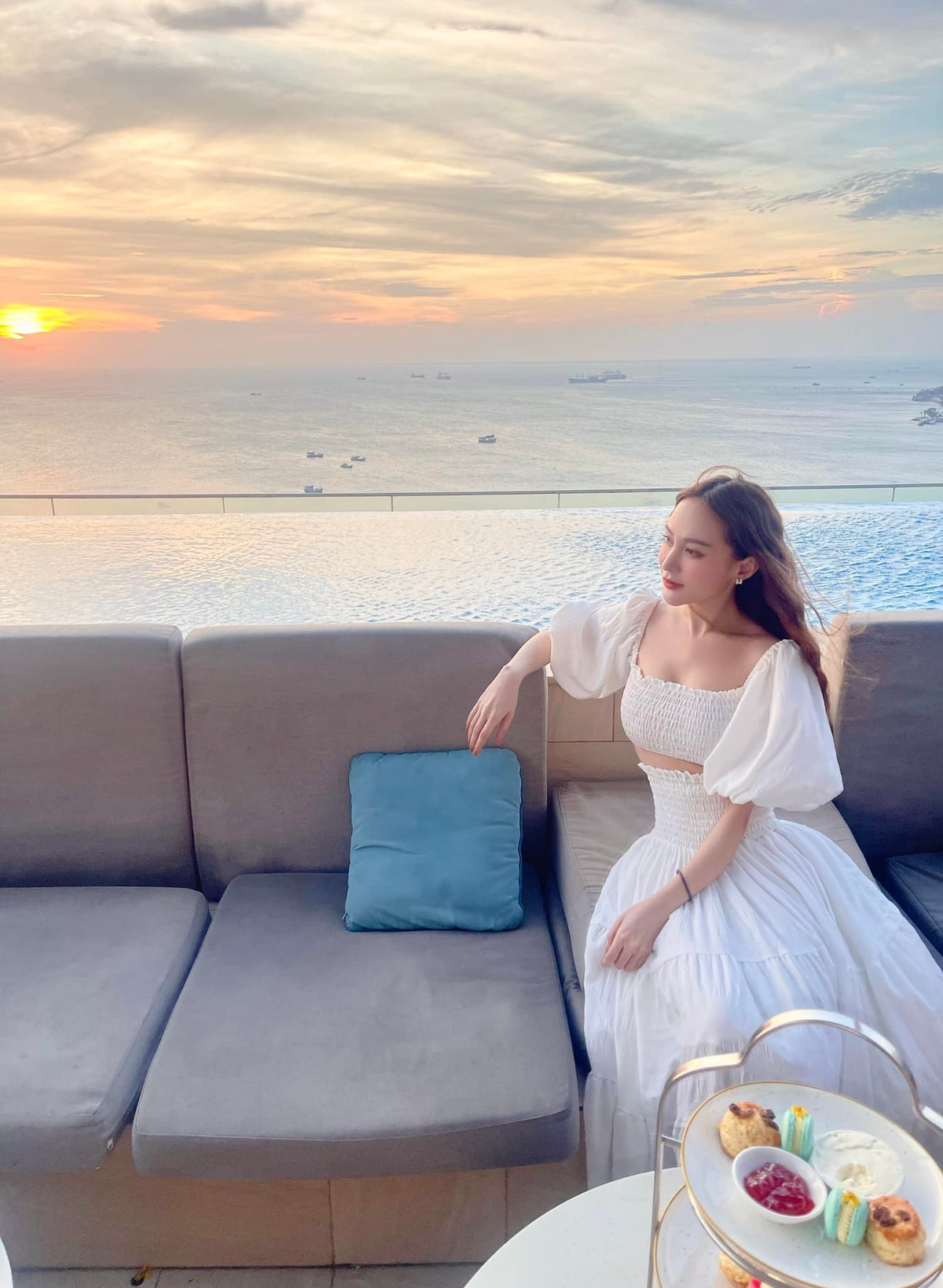 Sau ngày thay đổi nhan sắc cô nàng cũng nhận được nhiều hợp đồng quảng cáo và lời khen hơn.