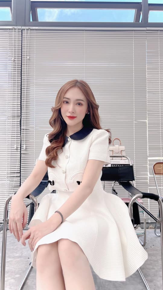 Vẻ ngoài ngày càng thăng hạng của hot girl, cô nàng còn sở hữu vóc dáng thanh mảnh thu hút.