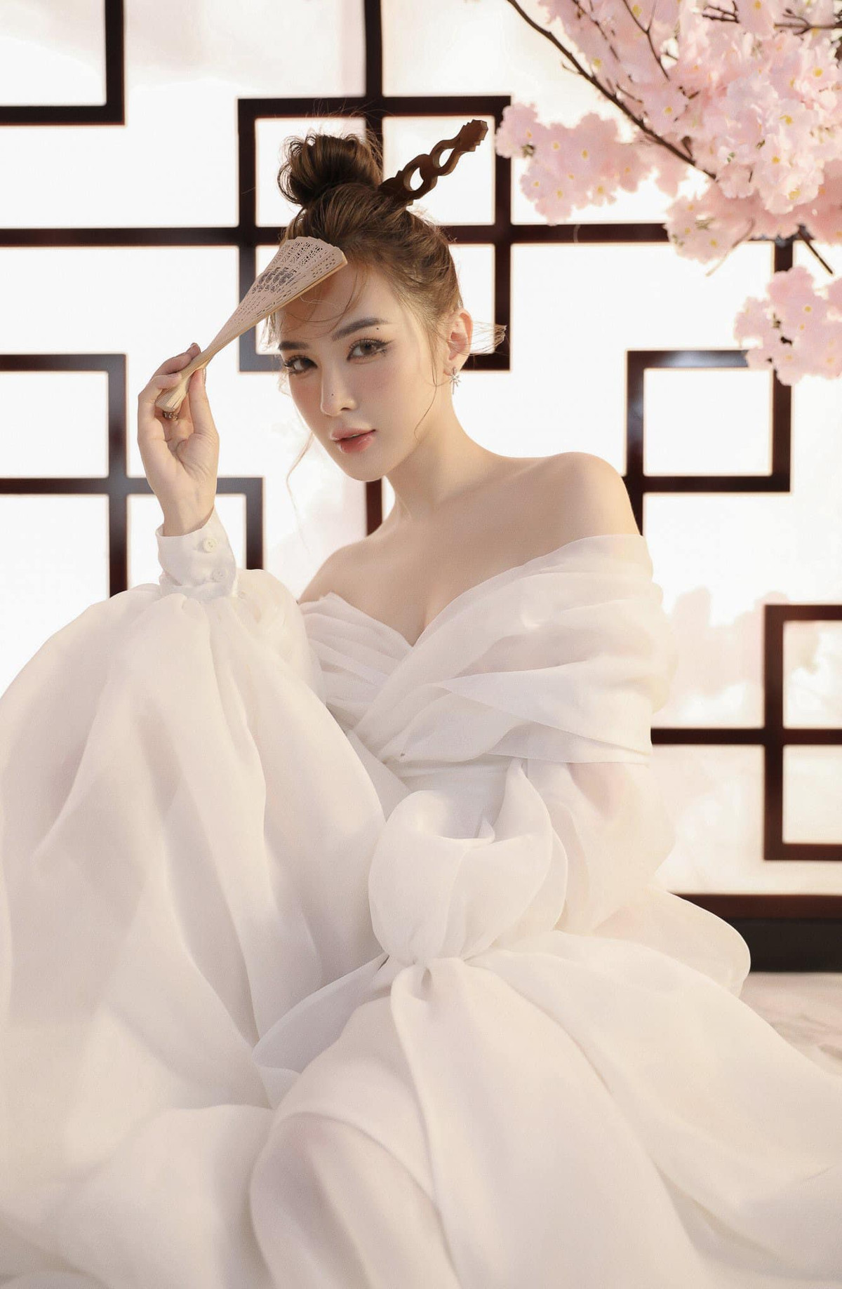 Kelly là một trong những hot girl đời đầu vẫn giữ được sức hút nhờ nhan sắc ngày càng vượt trội. Ảnh: Tổng hợp