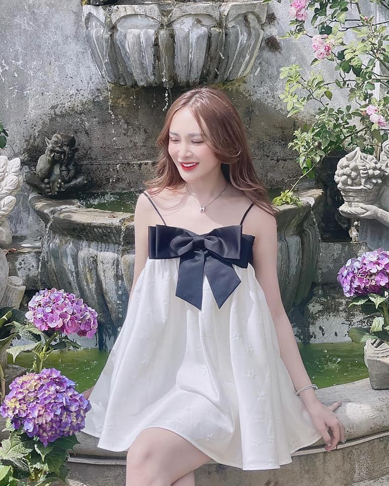 Gương mặt của cô cũng đã hài hoà và xinh đẹp hơn khoảng thời gian chịu biến cố thẩm mỹ.