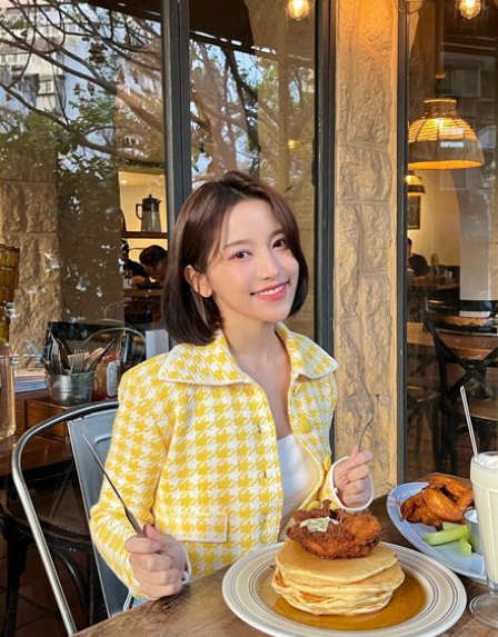 Tsai Jui-hsueh (sinh năm 1996, Đài Bắc) là hot girl nổi tiếng trên mạng xã hội Đài Loan (Trung Quốc) bởi ngoại hình xinh xắn, nét đẹp ngọt ngào.