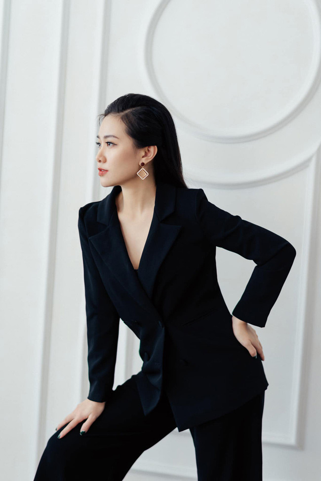 Sở hữu ngoại hình nổi bật, Hà Phương từng tham gia cuộc thi "Người mẫu Quý bà Việt Nam 2018". Cô lọt top 10 chung cuộc và giải thưởng "Quý bà ăn ảnh".