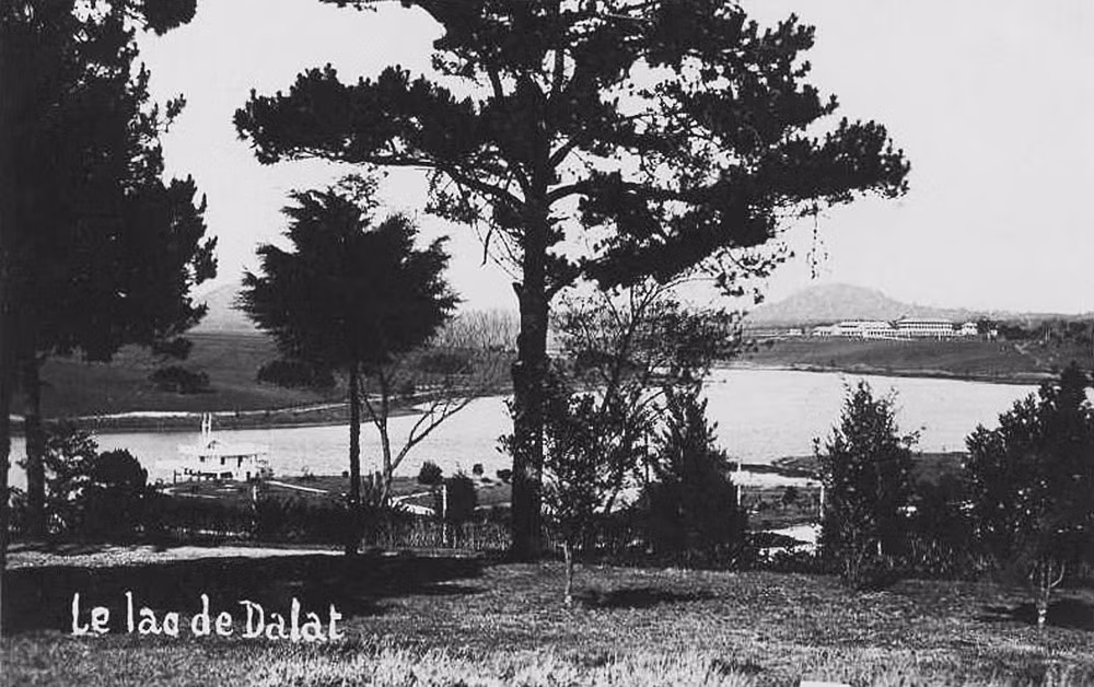 Hồ Xuân Hương nhìn từ khuôn viên khách sạn Langbiang Palace.