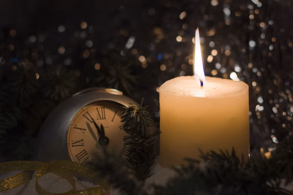 Bộ lịch mới của Julius Caesar được áp dụng khá đồng bộ trên toàn đế quốc La Mã, vẫn giữ ngày 1/1 là ngày đầu năm. Để tưởng nhớ tới ông, Thượng nghị viện đã dùng tháng sinh nhật của ông (tháng 7) đổi tên thành tháng July từ tên cũ là tháng Quintilis.