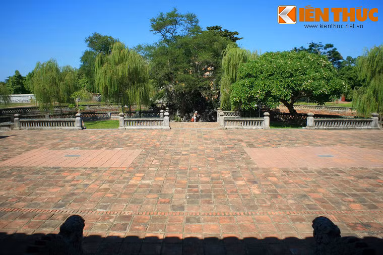 Vào năm 1945, Cung Trường Sanh bị phá sập trong các biến cố chính trị ở Huế. Từ năm 1954 nơi này trở thành thành khu dân cư và bị biến dạng cảnh quan nghiêm trọng.