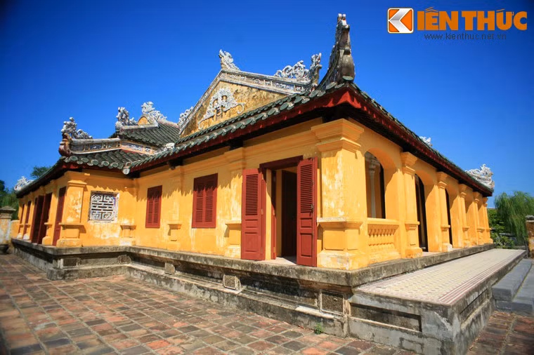 Đến năm Thiệu Trị thứ 6 (1846), cung Trường Ninh được trùng tu lớn, với sự nâng cấp quy mô. Kiến trúc chính của cung giai đoạn này xếp theo hình chữ Vương (王) với hệ thống hành lang tạo nét sổ (丨) giữa chữ, nối kết các cung điện với nhau. Hệ thống cung bao gồm điện Thọ Khang đặt chính giữa, tòa Ngũ Đại Đồng Đường phía trước và lầu Vạn Phúc đứng sau cùng.