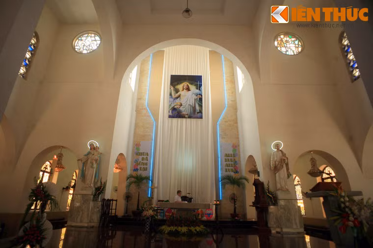 Tuy nhiên, giới chức trong họ đạo Chợ Đũi đã xin cắt bớt một gian và dùng số tiền dư ra để xây nhà thờ Chí Hòa.