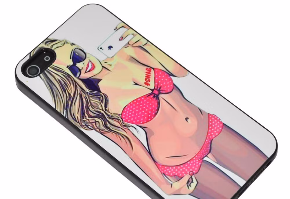 Thiếu nữ bikini trên chiếc ốp lưng điện thoại sexy này sẽ thu hút mọi ánh nhín của các bậc nam nhi.