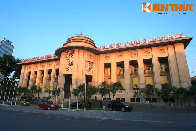 Tòa nhà này được coi là công trình tiêu biểu nhất cho phong cách kiến trúc Art Deco ở Hà Nội thời thuộc địa.