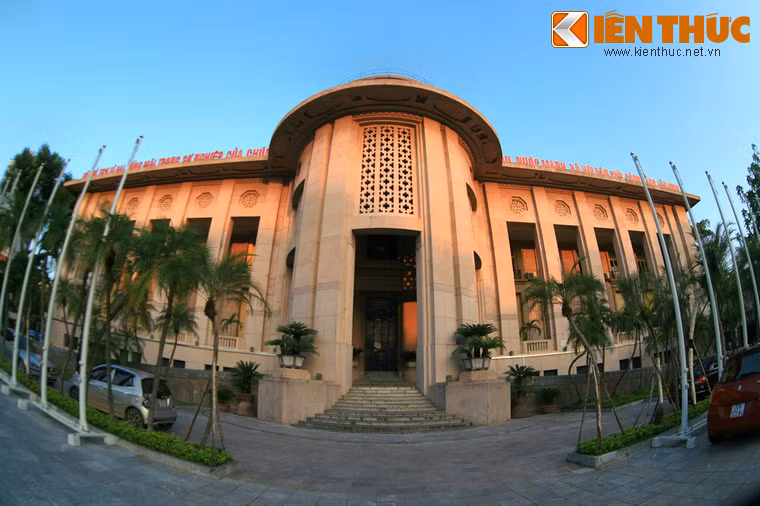 Nhìn chung, phong cách Art Deco đề cao lối thiết kế hiện đại, giản dị và thực dụng, phù hợp với xu hướng kiến trúc đang phát triển ở Tây Âu và Bắc Mỹ thời bấy giờ.