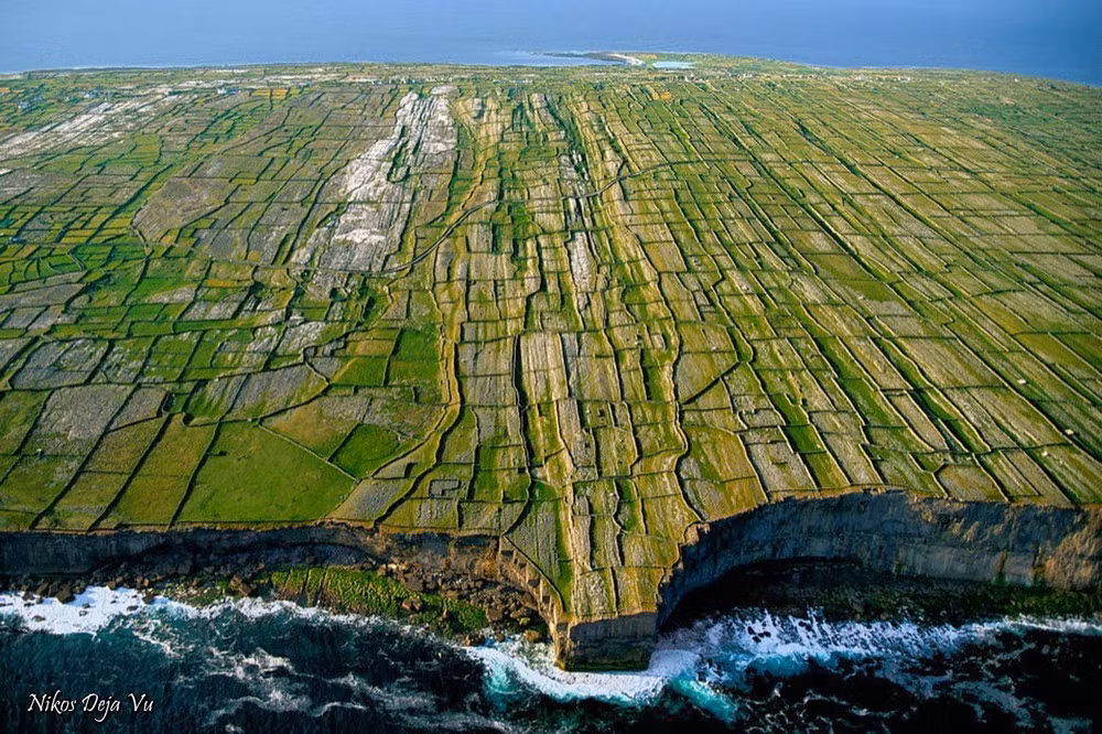 Vách đá Inishmore, quần đảo Aran, hạt Galway, Ireland.