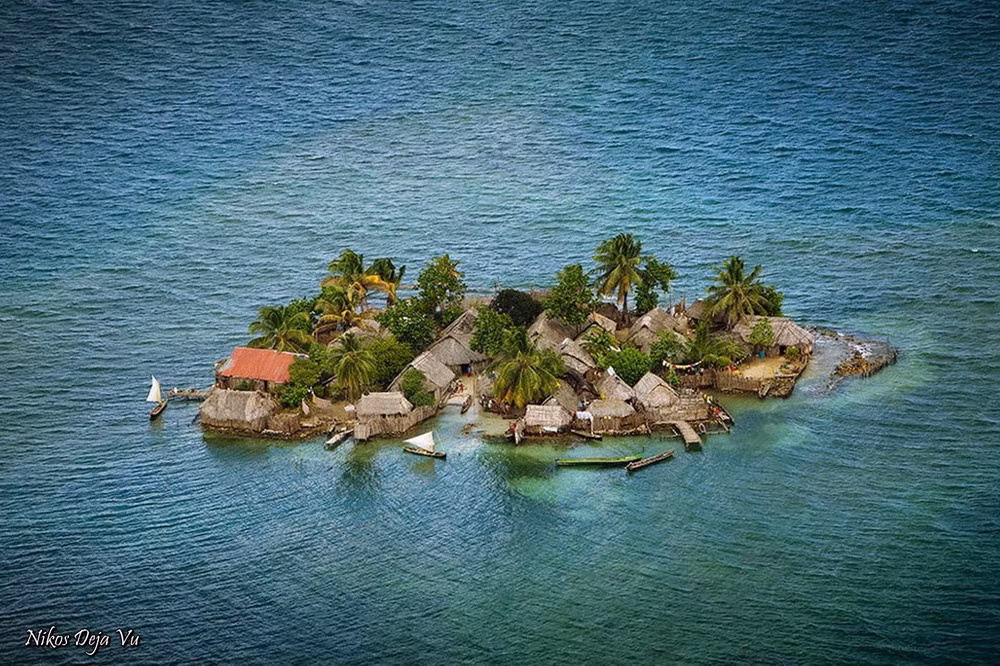 Điểm dân cư Kuna nằm giữa biển ở Panama.