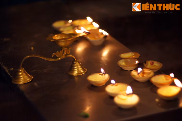 Động Batu đã trở thành một trung tâm hành hương quan trọng bậc nhất của Hindu giáo ở Đông Nam Á. Vào những ngày kỷ niệm của tôn giáo này, hàng vạn tín đồ đổ về đây làm lễ và cầu xin những điều may mắn.