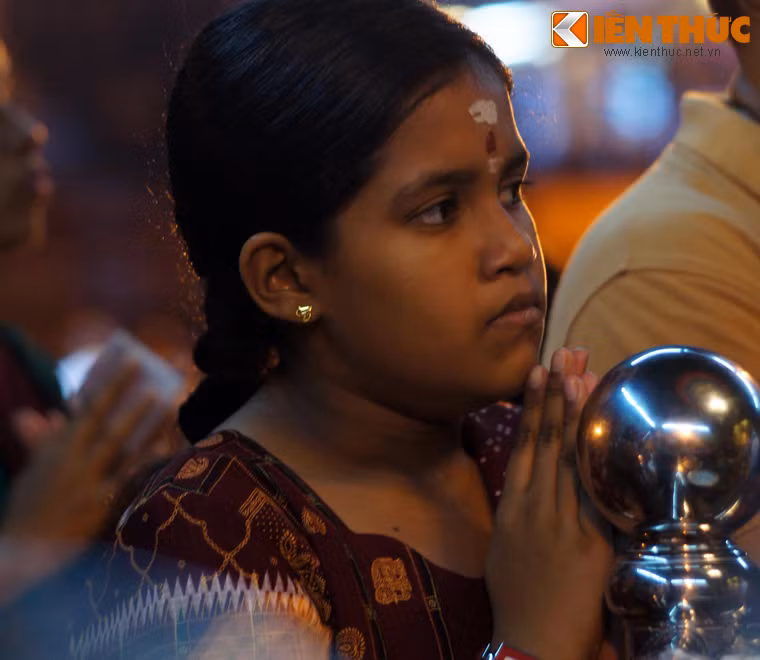 Ngay sau đó người Ấn đã xây dựng Batu thành trung tâm tôn giáo của đạo Hindu ở Malaysia. Sau nhiều thập niên, các hạng mục khác nhau của hang động được xây dựng để có diện mạo như ngày nay.