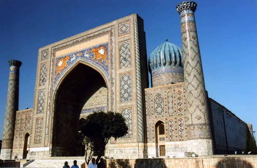 Trải qua thời gian, nhiều công trình đã bị hủy hoại và chỉ được khội phục trong những thập niên gần đây.