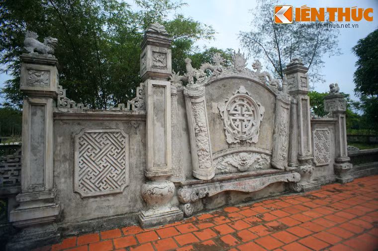 Năm 1989, tỉnh Hà Tĩnh tiến hành tu sửa lăng mộ Nguyễn Du và đến đầu năm 1990 thì khu lăng mộ cơ bản được hoàn thành. Năm 2000, lăng mộ cụ Nguyễn Du tiếp tục được trùng tu, tôn tạo, xứng tầm với vai trò của một danh nhân văn hóa - đại thi hào dân tộc.