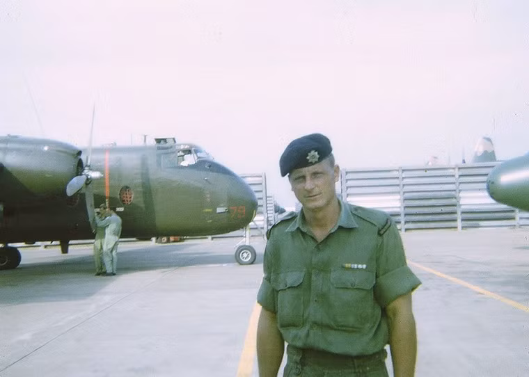 Sĩ quan không quân Mỹ tại một sân bay quân sự ở miền Nam Việt Nam năm 1967.