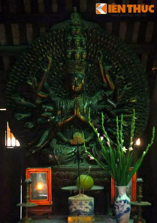 Tượng Phật nghìn mắt nghìn tay chùa Bút Tháp đã được công nhận là một bảo vật quốc gia của Việt Nam.