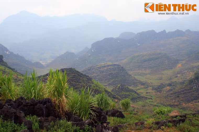 Bên cạnh giá trị địa chất vô giá, Sách đá Vần Chải còn là một cảnh quan có sức hấp dẫn đối với du khách ghé thăm cao nguyên đá Đồng Văn.