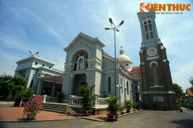 Nhà thờ do ông Lê Phát An (1868-1946), một nhân vật có thế lực của Nam Kỳ Lục Tỉnh đầu thế kỷ 20 bỏ tiền ra xây dựng. Ông Lê Phát An chính là con của ông Huyện Sỹ Lê Phát Đạt - người đã cho xây nhà thờ Huyện Sỹ.