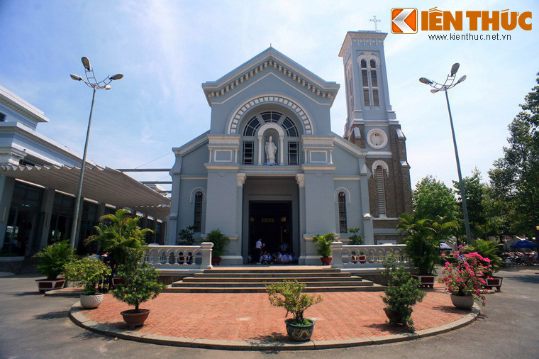 Tọa lạc tại số 53/7 Quang Trung, quận Gò Vấp, TP HCM, nhà thờ Hạnh Thông Tây (tên hiệu: Nhà thờ Thánh Giuse) là một nhà thờ cổ nổi tiếng với kiến trúc độc đáo của Sài Gòn xưa.