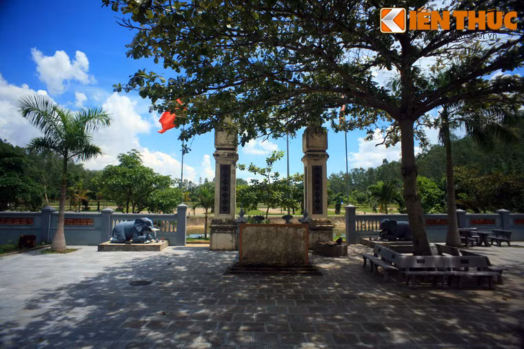 Ngày nay khu lăng mộ vua Mai là một điểm đến quan trọng của tỉnh Nghệ An.