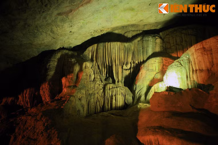 Hiện nay, chỉ chưa đến một nửa chiều dài của động được mở cửa phục vụ du khách. Thông thường, hành trình sẽ bắt đầu ở cửa Ngườm Lồm và trở ra bằng cửa Ngườm Ngao.