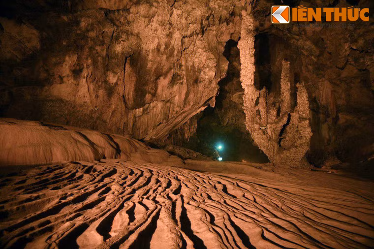 Nhiều tác phẩm thạch nhũ của động Ngườm Ngao có thể so sánh với động Phong Nha về quy mô và tính nghệ thuật.