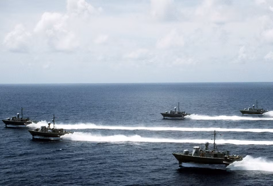 Cũng như các tàu tên lửa nhỏ của Liên Xô, Pegasus thiết kế theo chiến thuật "đánh và chạy" tận dụng ưu thế tốc độ tấn công chớp nhoáng kẻ địch rồi rút lui bằng tốc độ cao. Để có được điều đó, Boeing Marine đã sử dụng thiết kế tàu cánh ngầm để áp dụng cho lớp Pegasus và trang bị tới 3 loại động cơ.