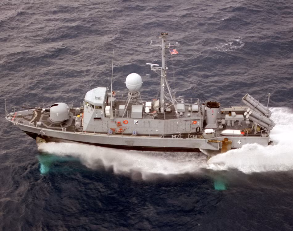 Khi hoạt động với cánh ngầm, con tàu được trang bị một động cơ tuốc bin khí LM2500 công suất 18.000 mã lực cùng hệ thống đẩy water Jet cho tốc độ tối đa tới 48 hải lý/h.