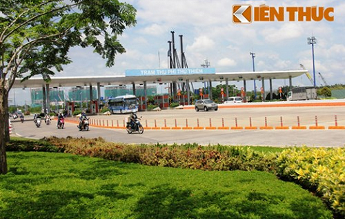 Lý do được đưa ra là vì UBND TP nhận thấy tình hình kinh tế từ năm 2013 còn nhiều phức tạp, chưa có dấu hiệu phục hồi và doanh nghiệp cũng như người dân thành phố đều đang gặp khó khăn. Vì vậy nếu thực hiện thu phí sẽ có tác động nhất định đến kinh tế, xã hội của thành phố, nhất là mục tiêu kiềm chế lạm phát.