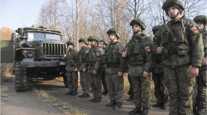 Ngay khi nhận xét của Thiếu tá Hetman gây ra cuộc thảo luận rộng rãi, những diễn biến mới cũng đến từ Bộ Quốc phòng Nga. Thứ trưởng Bộ Quốc phòng Nga Yunus-bek Yevkurov thông báo rằng ba phân đội tình nguyện mới sẽ được thành lập và huấn luyện, mang tên "Bars-Kursk", "Bars-Belgorod" và "Bars-Bryansk". Ảnh: Moscow News Agency