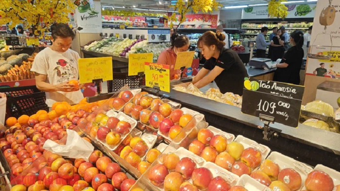 Táo nhập khẩu được bán với giá rẻ “bất ngờ” Tao nhap khau duoc ban voi gia re “bat ngo”