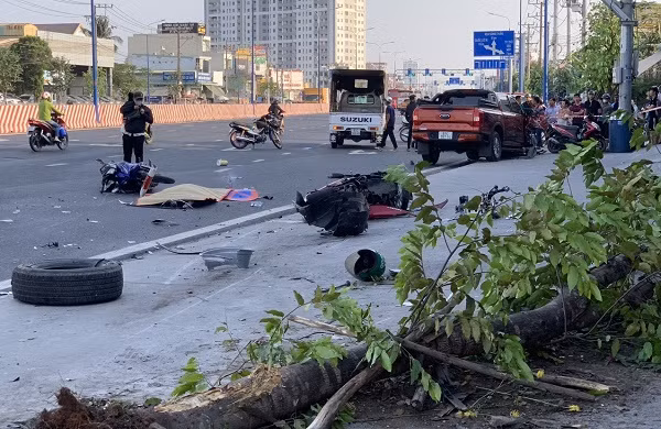 Xe ban tai tong loat xe may o Binh Duong, mot nguoi tu vong