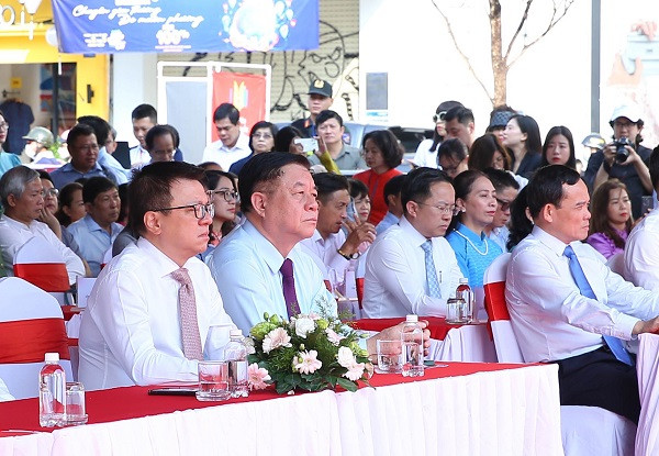 Be mac Hoi Bao toan quoc 2024: Bao chi thuc day doi moi sang tao