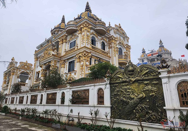 Choáng ngợp những lâu đài “khủng” của làng tỷ phú tại Vĩnh Phúc Choang ngop nhung lau dai “khung” cua lang ty phu tai Vinh Phuc