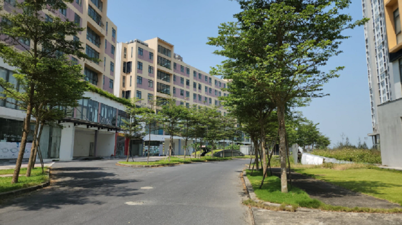 Cảnh vắng lặng bên trong các khu condotel của dự án. Ảnh: Người Lao động. 