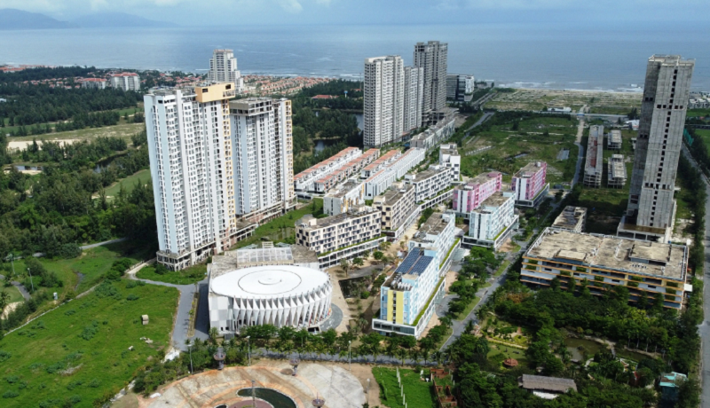 Dự án gồm tổ hợp du lịch và giải trí với nhiều hạng mục như sân khấu biểu diễn trong nhà, sân khấu biểu diễn ngoài trời, quảng trường du lịch, tuyến phố đi bộ cùng hệ thống lưu trú condotel và khách sạn Boutique. Ảnh: Thương trường. 