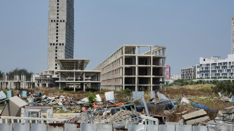 Khung cảnh tiêu điều, xót xa tại dự án. Ảnh: Người Lao động. 