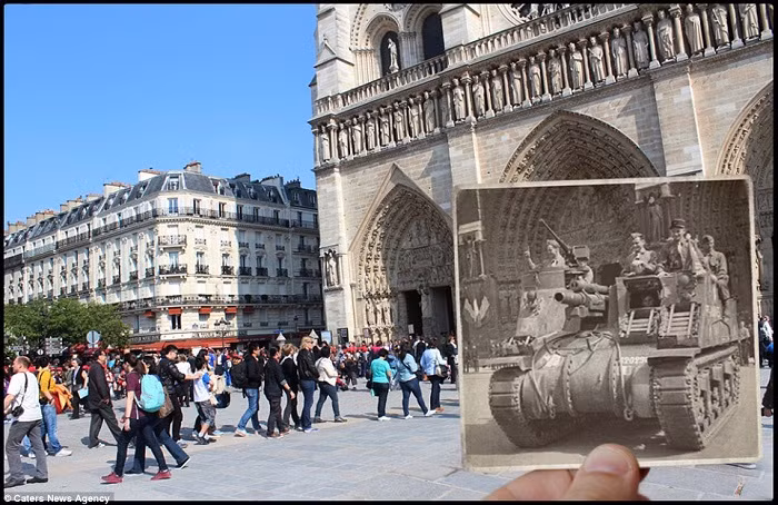 Phía trước nhà thờ Notre Dame, khách du lịch hiện nay xếp hàng dài để vào tham quan, đây từng là nơi xe tăng diễu hành trong ngày giải phóng Paris .