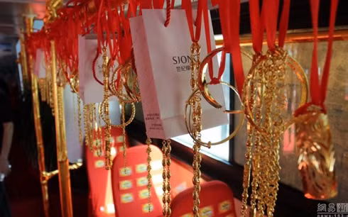 Tổng số tiền chi ra cho việc trang trí chiếc xe bằng vàng lên tới hơn 5 triệu Nhân dân tệ.