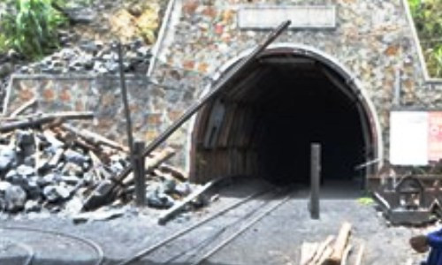 Sap lo than o Quang Ninh: Dang giai cuu hai cong nhan