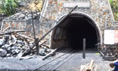 Sap lo than o Quang Ninh: Dang giai cuu hai cong nhan