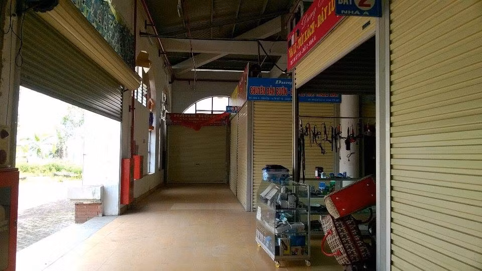 Các tiểu thương và dư luận địa phương cho rằng, việc UBND tỉnh Hải Dương và các cấp chính quyền di chuyển tiểu thương ra chợ Hội Đô chỉ để làm xong trách nhiệm của mình liên quan đến vụ cháy TTTM mà không có chính sách để phát triển chợ này thành nơi buôn bán sầm uất lâu dài.