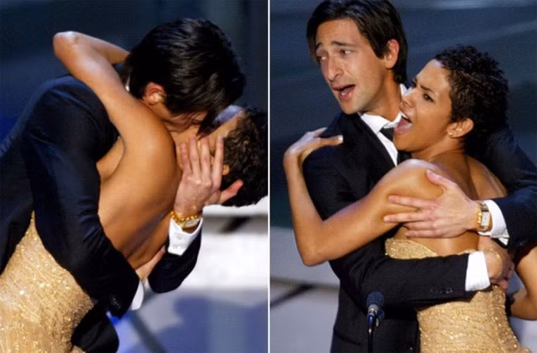 Khi lên nhận giải Nam diễn viên xuất sắc Oscar 2003 cho vai diễn trong bộ phim "The Pianist", Adrien Brody đã xúc động đến nỗi, trao ngay cho người lên trao giải cho anh, nữ diễn viên Halle Berry một nụ hôn đến ngạt thở.