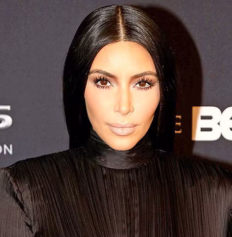 Khuon mat Kim Kardashian bien doi the nao sau 9 nam-Hinh-10