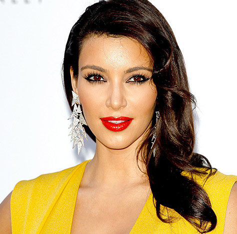 Tháng 5/2012, thời gian này Kim đang hẹn hò với Kanye West sau khi chia tay với Kris. Cô rạng rỡ với chiếc váy vàng và đôi môi đỏ tươi khi tham dự sự kiện amfAR Cinema Against AIDS. Một nguồn tin cho hay, trước khi tới dự sự kiện, cô đã bơm rất nhiều chất làm đầy lên mặt.