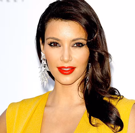 Khuon mat Kim Kardashian bien doi the nao sau 9 nam-Hinh-7