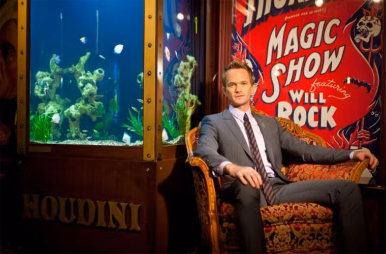 Neil Patrick Harris và người tình đồng giới David Burtka đã cho xây hẳn một căn phòng ảo thuật trong căn biệt thự trị giá 2,99 triệu USD ở California để thỏa mãn tình yêu môn nghệ thuật này. Đây còn là nơi cho hai đứa con sinh đôi của anh giải trí.